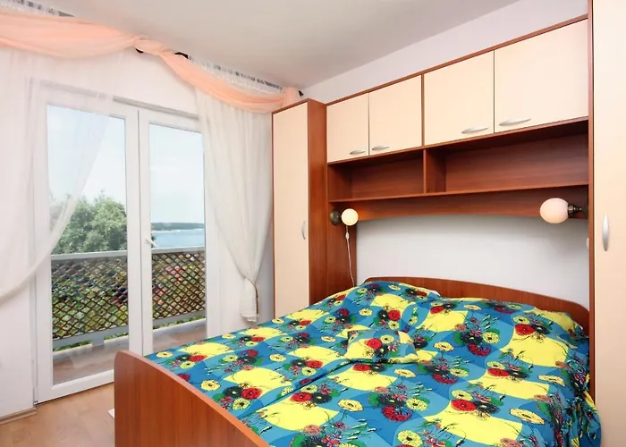 Apartman With Parking Space - Gonar, Rab - 4999 *